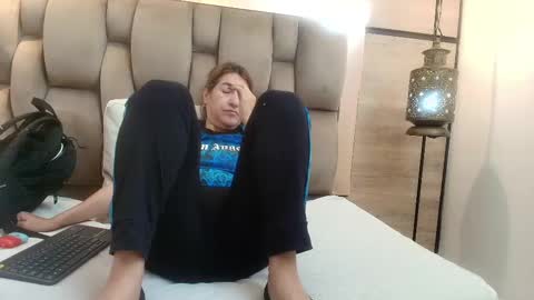 adela chase online show from 09-30-25, 02:05