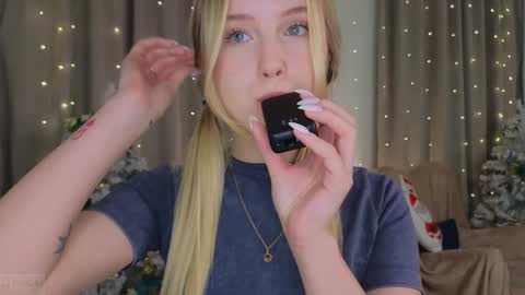 Adele online show from 12-20-24, 09:06