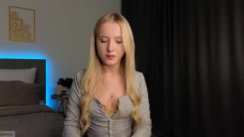 Adele online show from 11-21-25, 10:08