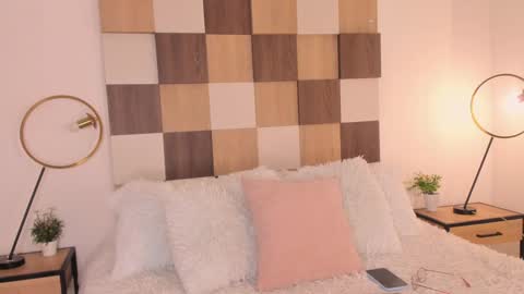 Snapshot of adele_carter_ chatting on 12-27-24, 11:50 Andrea online show from 12-27-24, 11:50