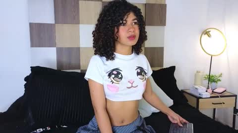 Snapshot of adele_carter_ chatting on 02-23-25, 11:44 Andrea online show from 02-23-25, 11:44