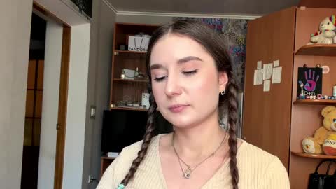 Poly online show from 04-01-26, 01:41