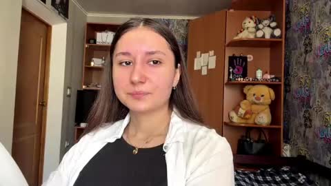 Poly online show from 04-12-26, 08:30