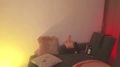 YOUR QUEEN ---  online show from 12-04-24, 01:36