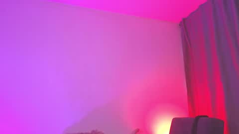 YOUR QUEEN ---  online show from 12-04-24, 07:45