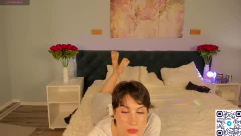 Adeline Perle online show from 09-26-25, 01:42