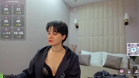 Adeline Perle online show from 09-29-25, 12:27