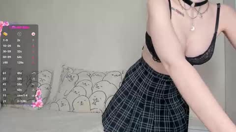 adelins_peach online show from 11-22-25, 10:47