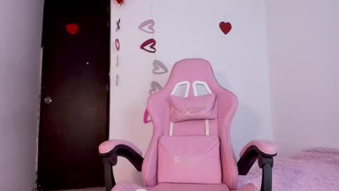 Snapshot of adelle_rose1 chatting on 02-18-25, 12:48 Adelle online show from 02-18-25, 12:48