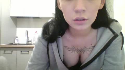 Snapshot of adelya_meow chatting on 10-18-25, 07:36 adelya_meow online show from 10-18-25, 07:36