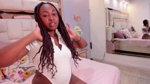 Adhara Mosquera online show from 11-28-25, 01:25