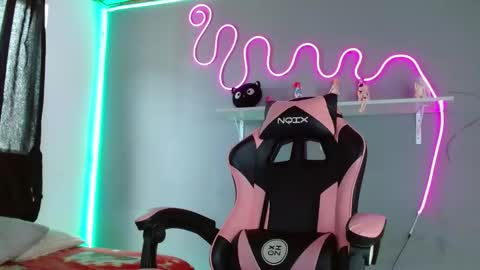 adhara rangel online show from 10-24-25, 03:41