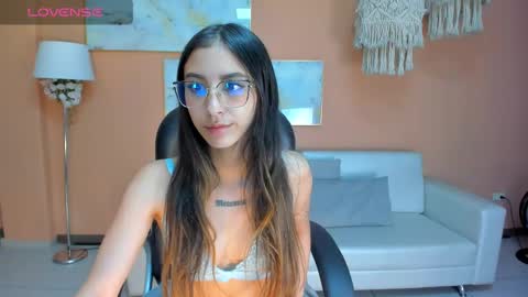 Snapshot of adharadonnet chatting on 02-12-25, 03:18 Adhara online show from 02-12-25, 03:18