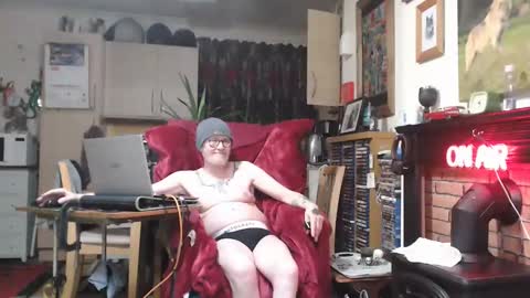 lizard keeper online show from 12-25-24, 05:05