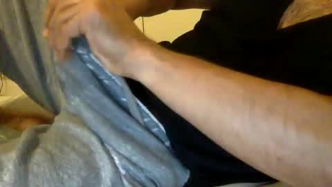 Snapshot of adipoli710 chatting on 11-01-25, 06:37 horny kinky daddy online show from 11-01-25, 06:37