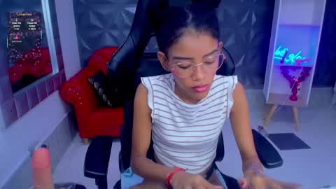 adisson_petite1 online show from 01-09-26, 07:37