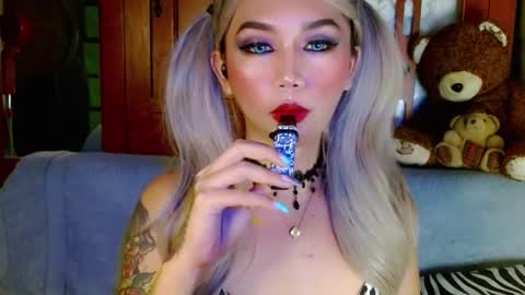 Snapshot of adorableslutxxx chatting on 12-18-24, 01:05 jasmine online show from 12-18-24, 01:05