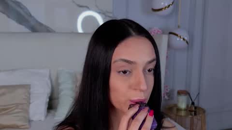 adoracortes online show from 11-24-25, 04:56