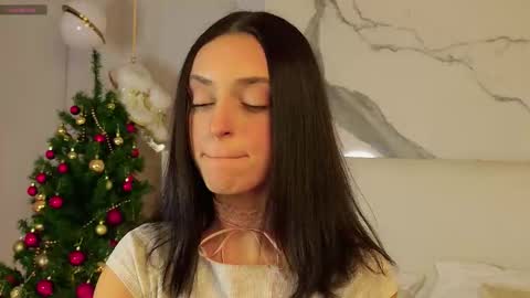 adoracortes online show from 12-03-25, 05:04