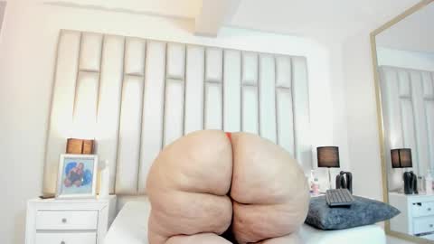 Snapshot of adreeaperez1 chatting on 10-24-25, 11:45 ANDREA PEREZ online show from 10-24-25, 11:45