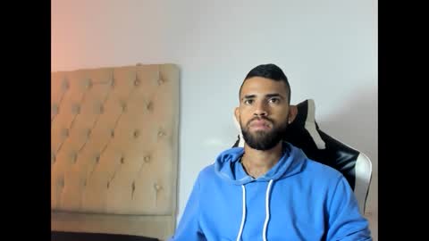 adri_sexboy229 online show from 09-27-25, 02:44