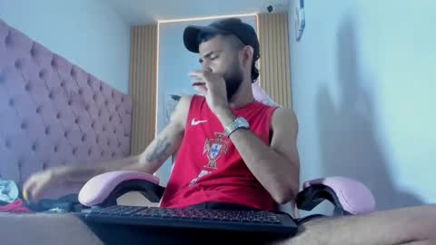 adri_sexboy229 online show from 10-01-25, 06:52
