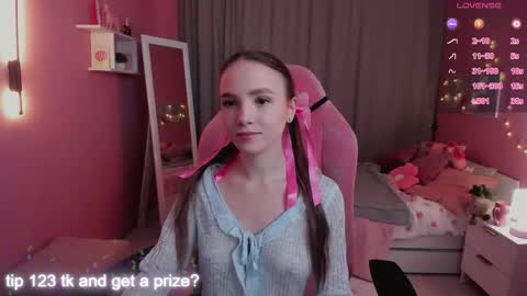 Snapshot of adria_arjona chatting on 01-18-26, 07:34 Eva online show from 01-18-26, 07:34