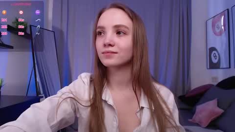 Snapshot of adria_arjona chatting on 02-19-26, 07:48 Eva online show from 02-19-26, 07:48