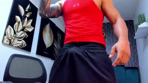 Snapshot of adrian_rae chatting on 11-24-25, 06:29 online show from 11-24-25, 06:29