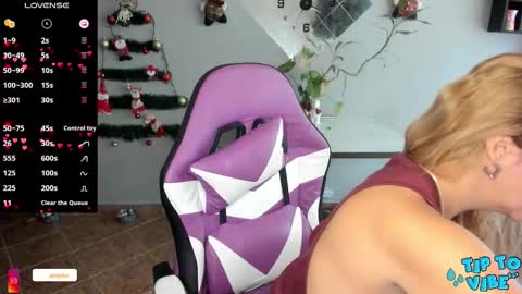 Snapshot of adrianapdes chatting on 11-21-25, 12:15 Adriana Paredes online show from 11-21-25, 12:15