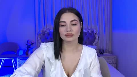 AdrianaTores online show from 11-17-25, 07:08