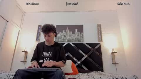 Snapshot of adriano_bigcock chatting on 10-17-25, 03:53 Adrian online show from 10-17-25, 03:53