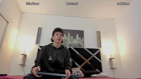 Snapshot of adriano_bigcock chatting on 10-21-25, 04:13 Adrian online show from 10-21-25, 04:13