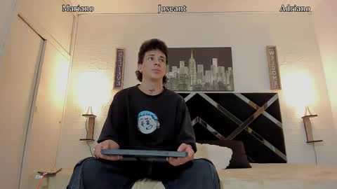 Snapshot of adriano_bigcock chatting on 10-22-25, 05:08 Adrian online show from 10-22-25, 05:08