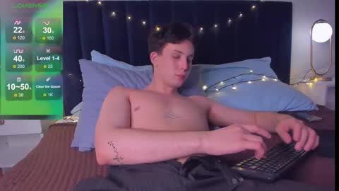 Snapshot of adrianoaubert chatting on 10-12-25, 04:39 adrianoaubert online show from 10-12-25, 04:39