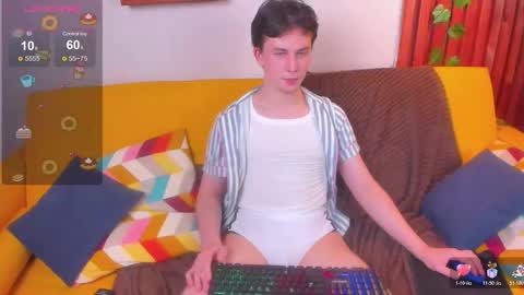 Snapshot of adrianoaubert chatting on 10-31-25, 03:35 adrianoaubert online show from 10-31-25, 03:35