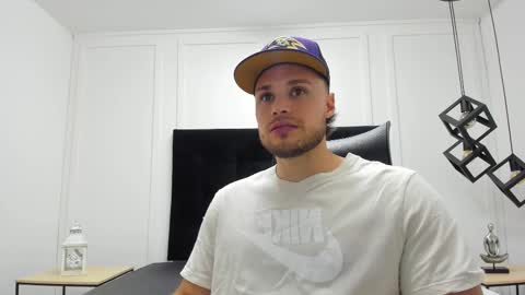 Adrein Roche online show from 10-21-25, 11:05