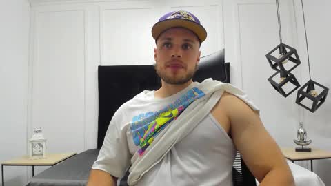 Adrein Roche online show from 10-23-25, 11:57