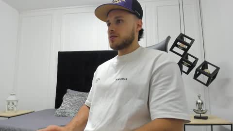 Adrein Roche online show from 11-17-25, 08:36