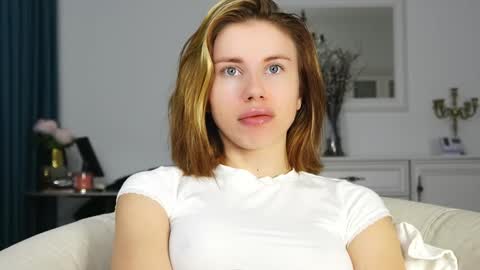 Aelia online show from 10-10-25, 04:22