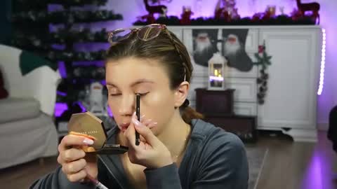 Aelia online show from 12-03-25, 05:59