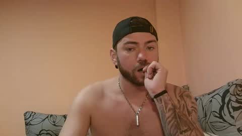 Snapshot of aerthurethan chatting on 12-15-25, 05:34 aerthurethan online show from 12-15-25, 05:34