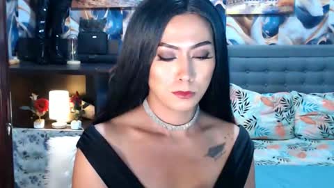 Snapshot of affairtoyourgoddesskhendra chatting on 10-16-25, 06:53 Dominant Goddess Contessa online show from 10-16-25, 06:53