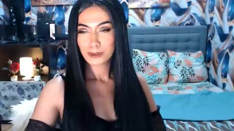 Snapshot of affairtoyourgoddesskhendra chatting on 10-19-25, 09:26 Dominant Goddess Contessa online show from 10-19-25, 09:26