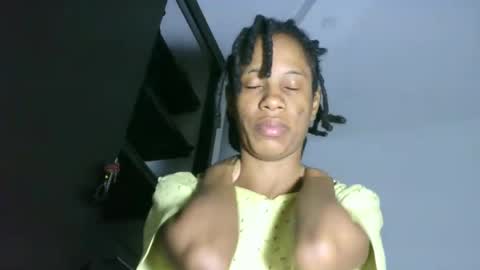 Snapshot of africadeluxe chatting on 01-05-25, 09:37 Africa online show from 01-05-25, 09:37