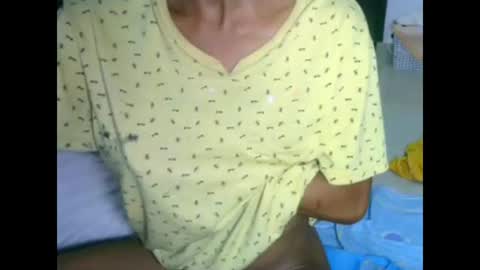 Snapshot of africadeluxe chatting on 01-18-25, 08:41 Africa online show from 01-18-25, 08:41