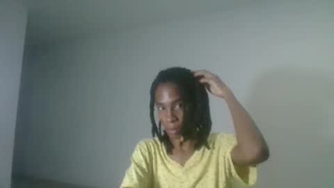 Snapshot of africadeluxe chatting on 04-12-26, 11:04 Africa online show from 04-12-26, 11:04