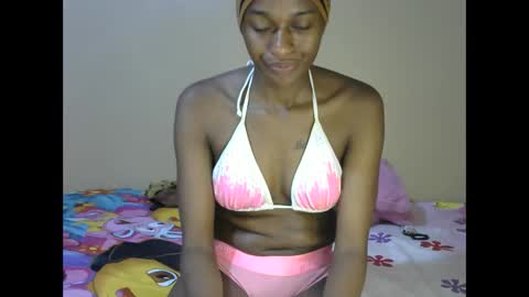 Snapshot of african_hottest chatting on 02-22-25, 07:25 african_hottest online show from 02-22-25, 07:25