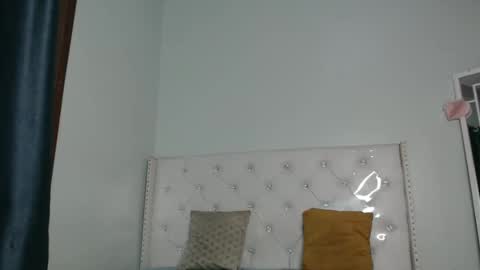 Snapshot of africanpetitequeen chatting on 10-20-25, 01:11 CIARA online show from 10-20-25, 01:11