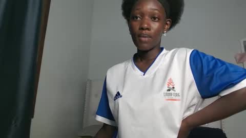 Snapshot of africanpetitequeen chatting on 11-18-25, 11:03 CIARA online show from 11-18-25, 11:03